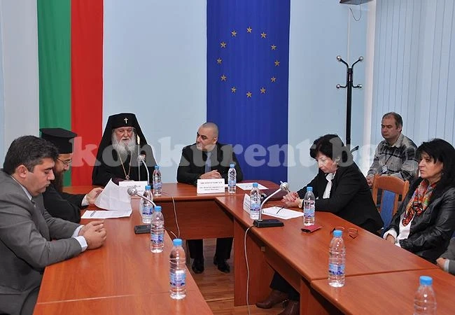Дометиан и директори на училища искат часове по религия