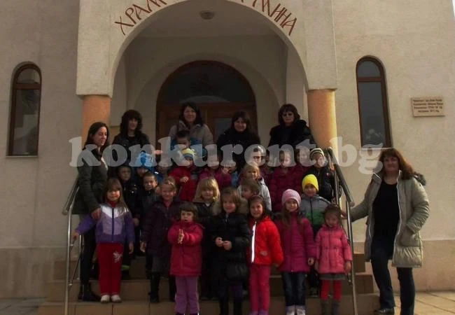 Група „Мики Маус” влезе в църква