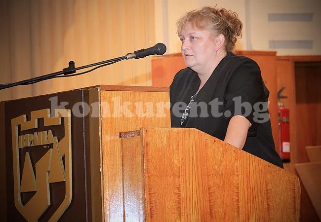 Малина Николова иска да получава 90% от заплатата на кмета