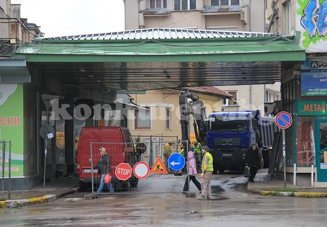 Водният цикъл затвори възлова улица