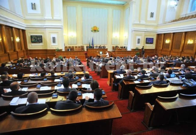 ГЕРБ обвини журналистите, че пречат да се събере парламента