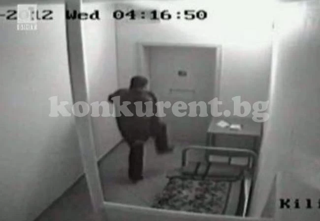 Силата на алкохола: Мъж потроши полицейска клетка