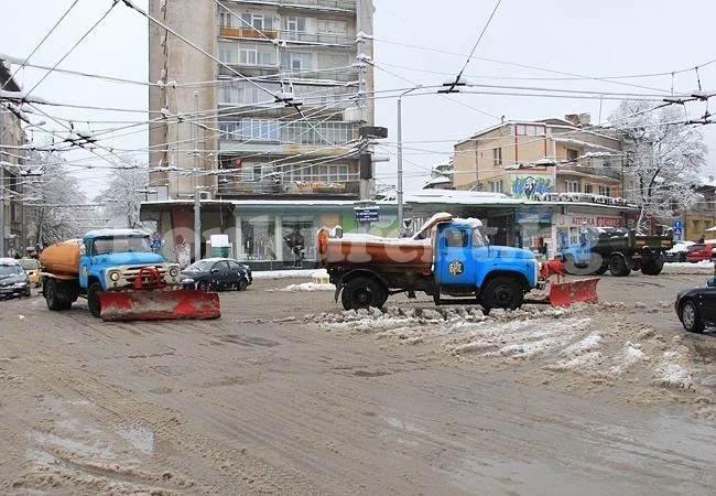 След полунощ машините на БКС плъзнаха из Враца