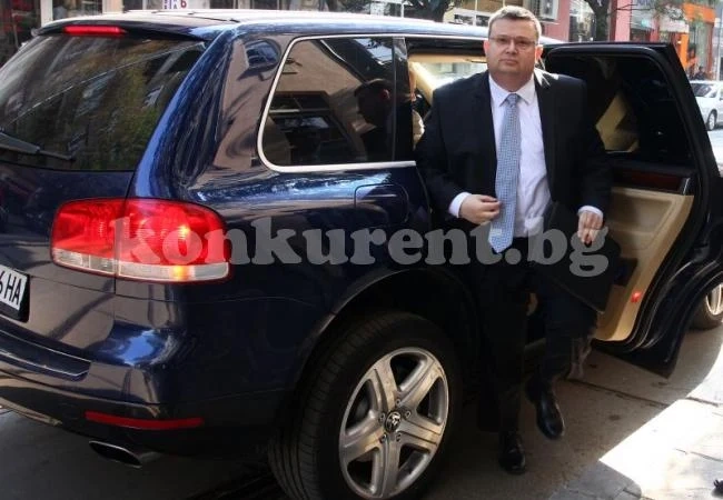 Цацаров: Нека прокуратурата не се занимава с проблемите на светата църква