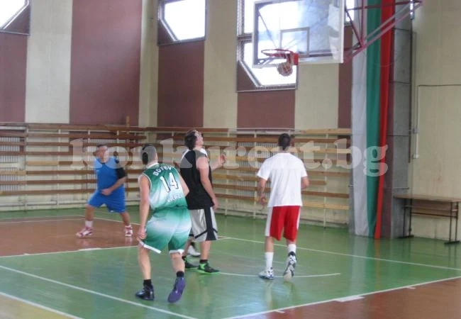 Баскетболен сблъсък събра врачани в София