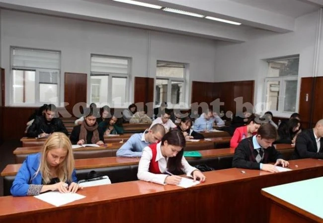 Дават 15 млн. лв. повече за студентски стипендии