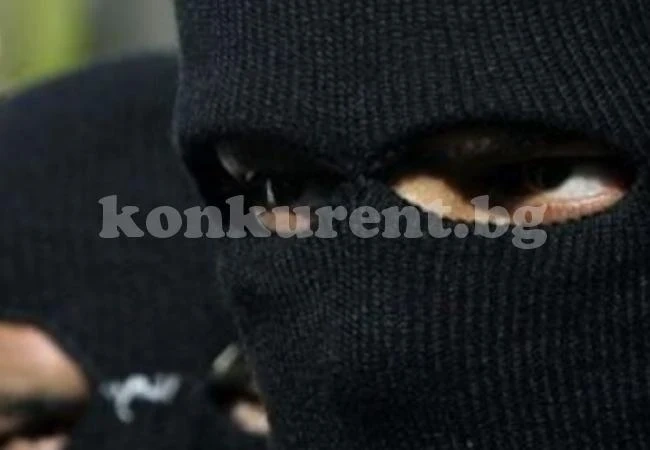 Маскирани пребиха мъж в дома му
