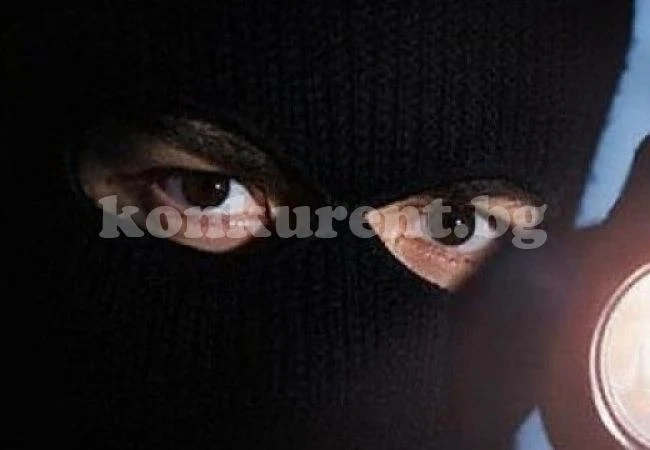 Бандит плаши баба с клане