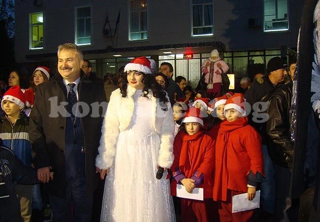 Запалиха коледните светлини на Монтана