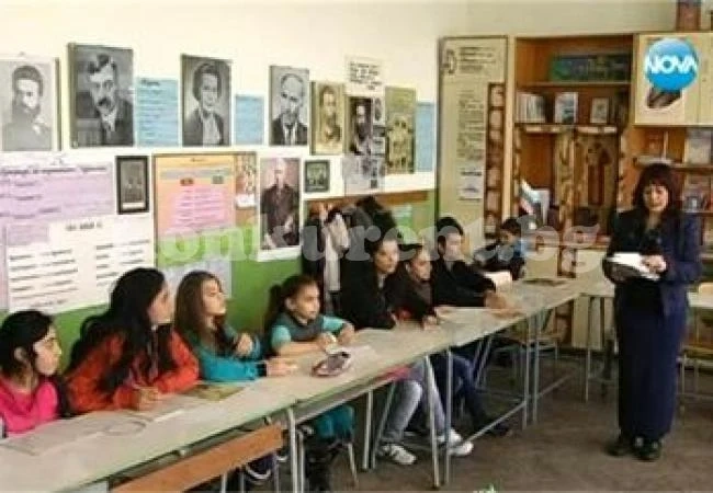 Ученици създават учебник по доброта