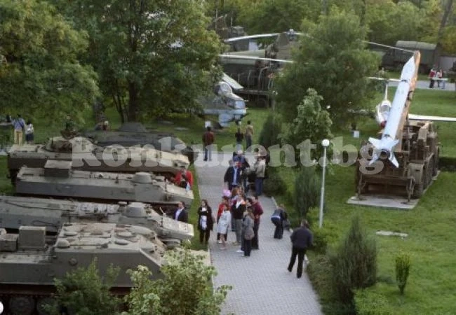 Охранител във военния музей задържан с наркотици