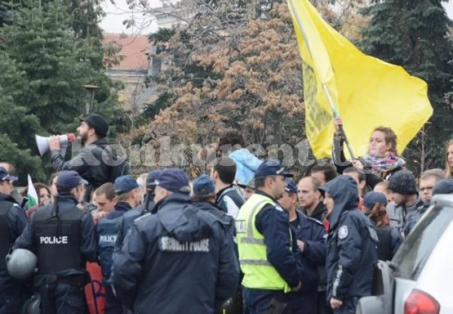 Протест срещу Закона за МВР блокира центъра на София