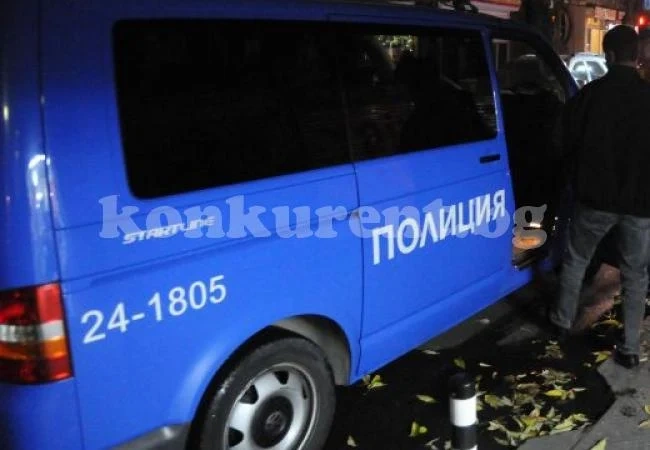 Млад мъж е наръган след сбиване пред дискотека
