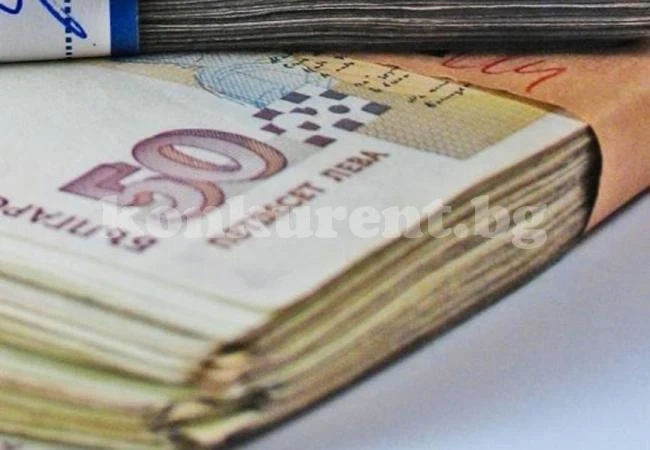 Половината фирми дават коледни бонуси на служителите си