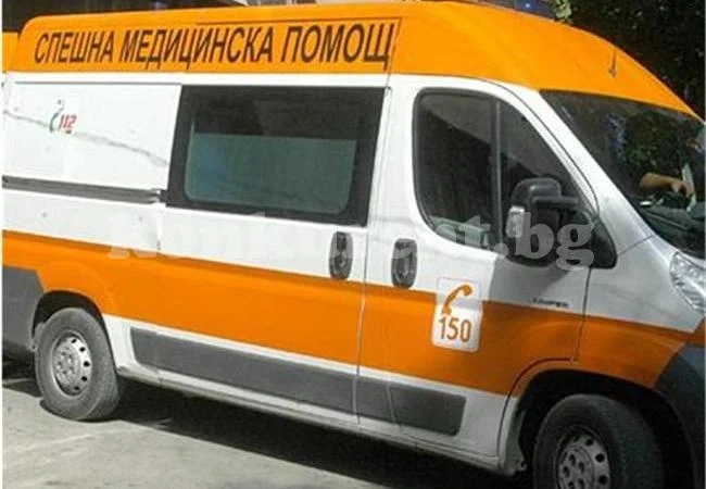 Откриха мъж в безпомощно състояние, по-късно умира в болница