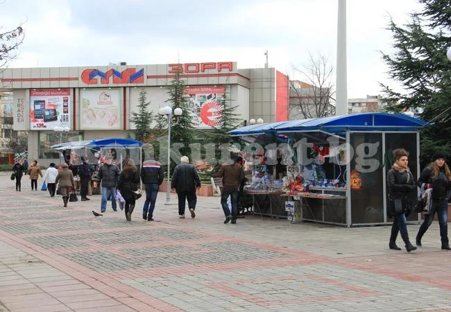 Коледен пазар пълни общинска касичка