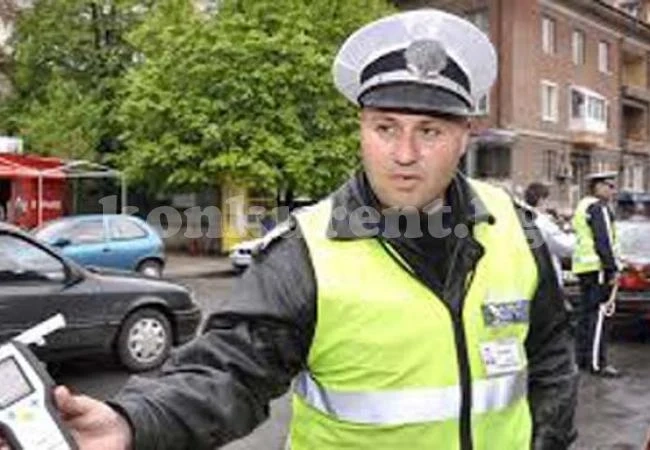 Хванаха дядо, юркал колата си пиян