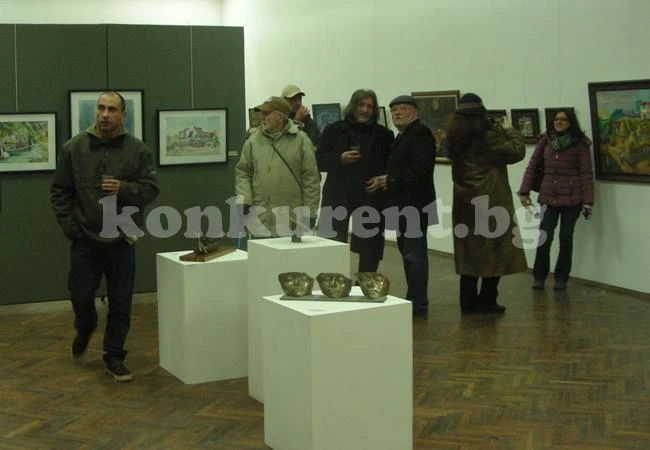 Подредиха „Коледни багри“ във видинска галерия