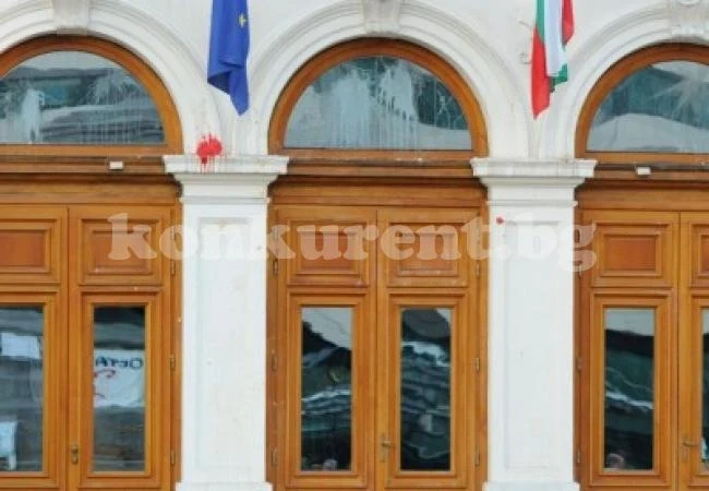 Застраховат парламента срещу протести