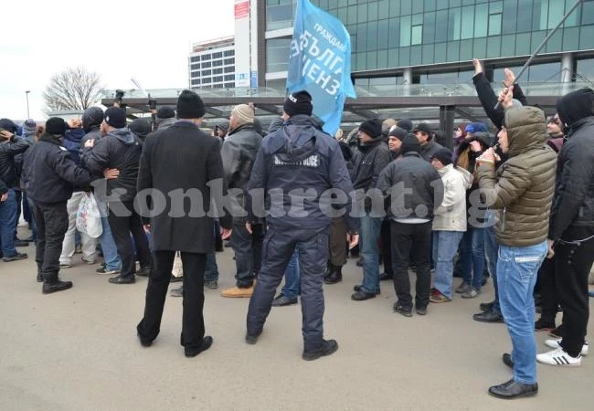Полицията изведе Бойко Борисов от Нова ТВ