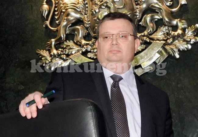 Цацаров разкри: Висш прокурор ходи пиян на работа