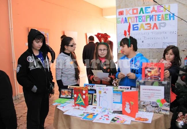 Гимназисти събират пари за съученици 