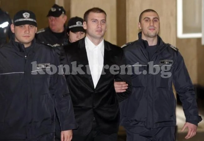 Съдът разпитва вещите лица по делото срещу стрелеца на Доган