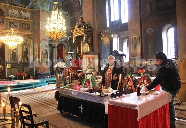 Десетки се сбогуваха с Ели