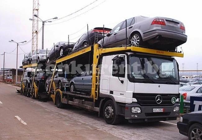 Автовоз разпиля коли на Боаза