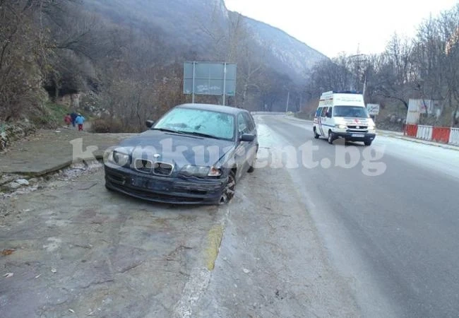 Жителка на Згориград се натресе с БМВ в оградата над река Лева