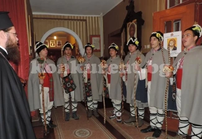 Коледари посетиха Видинска митрополия