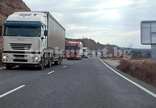Ограничават движението на тежкотоварни автомобили