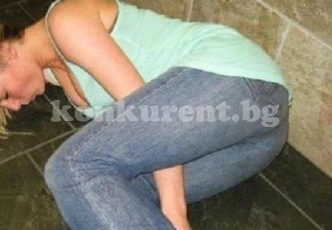 Момичета на 14 години лежат в \