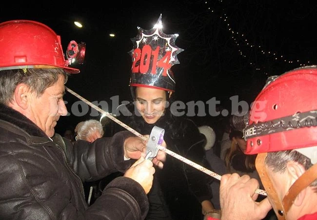 2014 г. пристигна в Мездра по въже