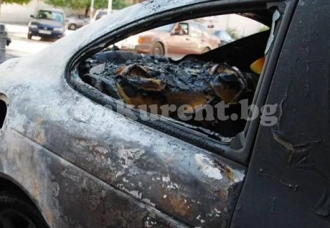 Три автомобила са горели в Ямбол през нощта