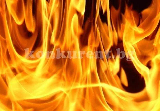 Хранителен магазин пламна посреднощ