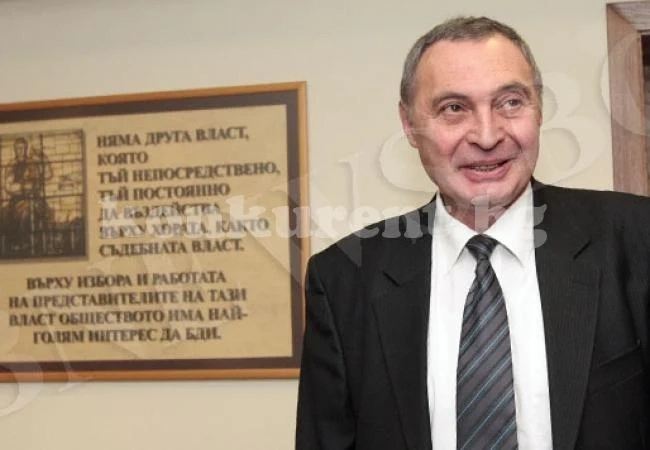 Цацаров махна всички началници в Следствието