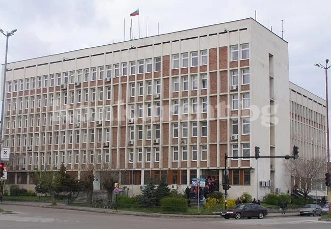 Нищят кражба на 2 000 лева, 500 долара, злато и монети