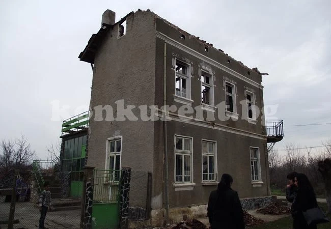 Експерт и БЧК посетиха семейството с изгорялата къща от Бъркачево