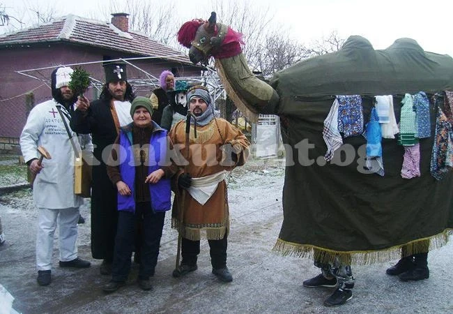 Кукери гонят злото от Габровница