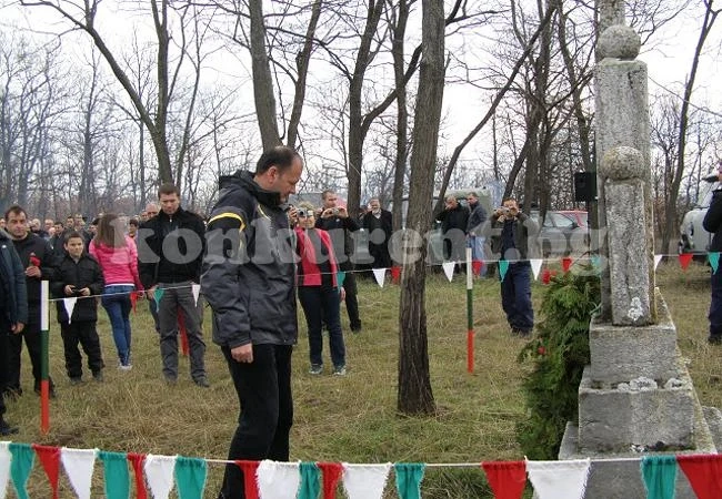 Миков се преклони пред подвига на партизани