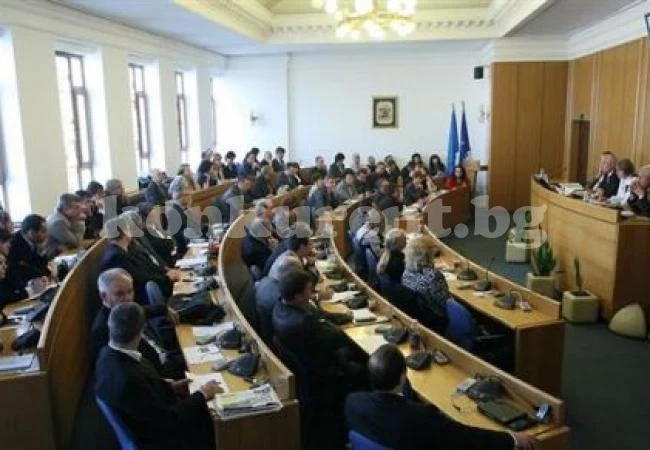 Софийските общинари пак си вдигат заплатите