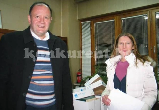 Михаил Миков направи дарение на библиотека