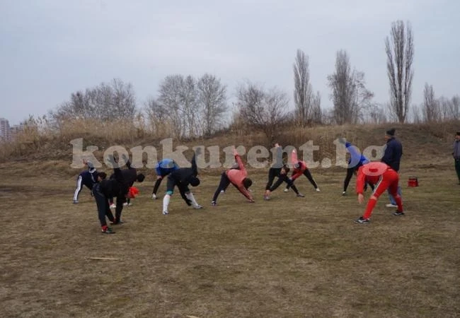 Чужденци и юноши на Литекс заместват напуснали в Ботев /Кз/