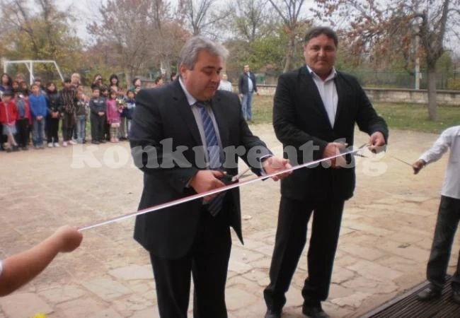 Кмет подари плазмен телевизор на пенсионери