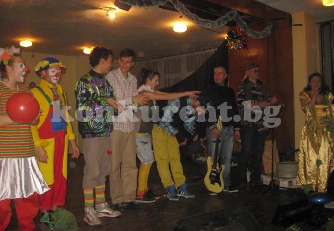 Родолюбиви жители подариха зимна приказка на града
