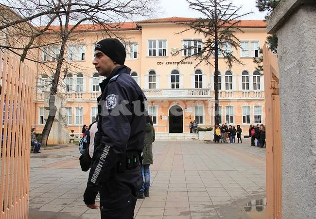 Търсят автора на бомбената заплаха