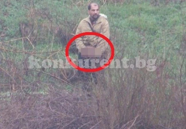 Луд мастурбатор причаква момиченца край училище