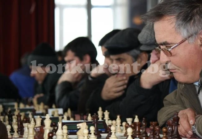 Мемориал по шах събра любители и майстори
