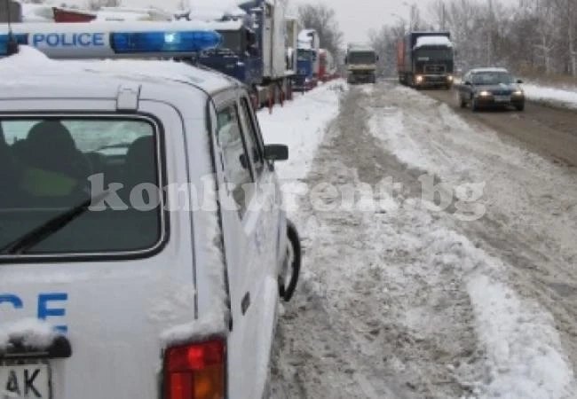 ТИР-ове с износени гуми закъсаха във Видинско